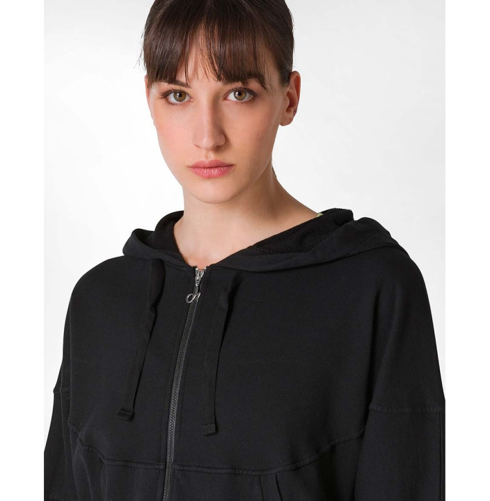 FELPA ZIP E CAPPUCCIO