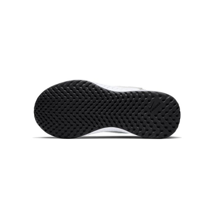 NIKE REVOLUTION 5