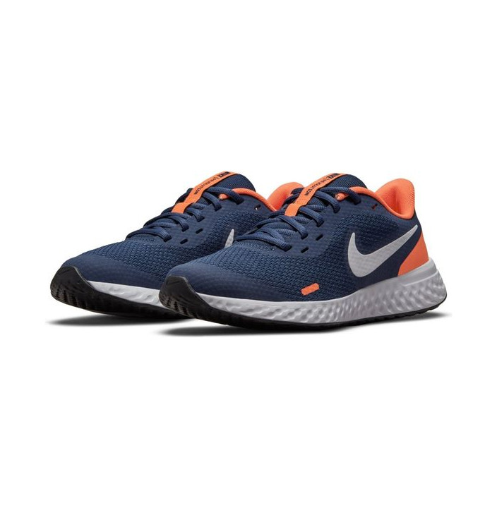 NIKE REVOLUTION 5