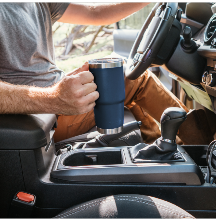 RAMBLER 20 OZ TRAVEL MUG